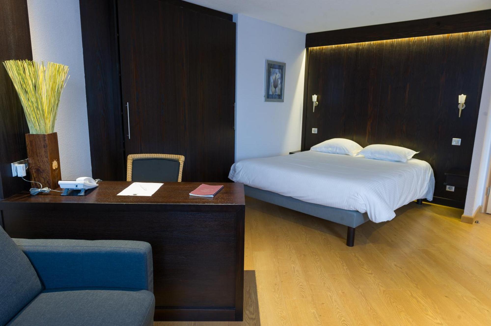 Cottage Logis Hotel - Restaurant Dudelange Dış mekan fotoğraf